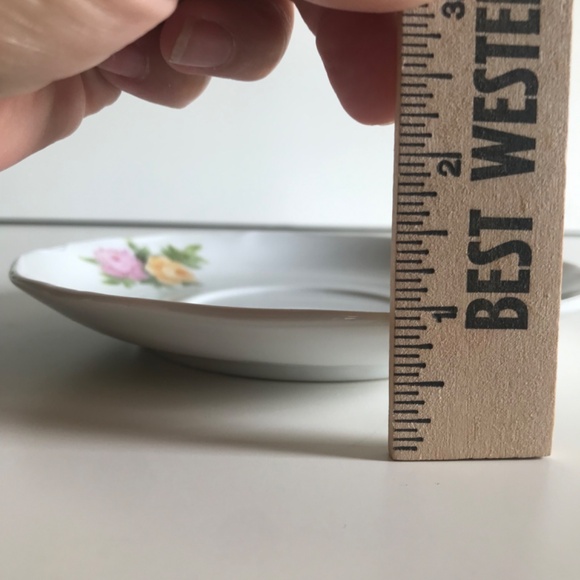 Vintage 6.25 Inch Thun Czech Republic Floral Patterned Small Saucer Plate - Picture 5 of 6